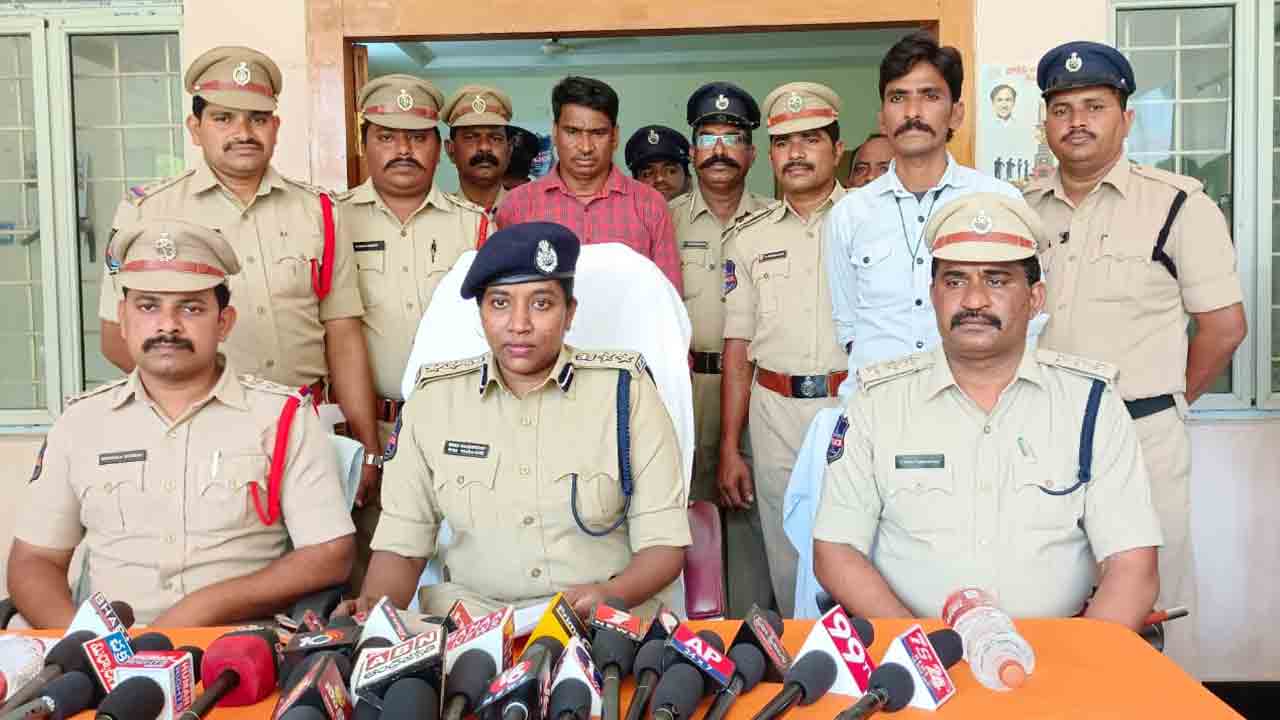 దొంగతనం కేసులో నిందితుడి అరెస్ట్..భారీగా బైక్‌లు స్వాధీనం