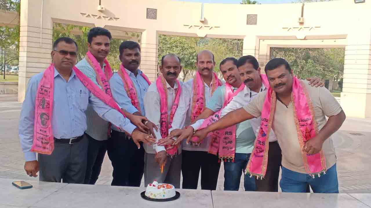 ఎఫ్‌డీసీ చైర్మన్‌గా అనిల్ కుర్మాచ‌లం బాధ్యతల స్వీకరణ.. బహ్రెయిన్‌లో అంబరాన్నింటిన  సంబురాలు