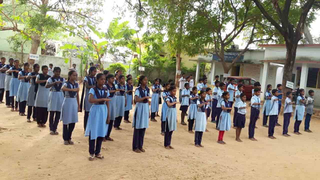 యూనిఫామ్‌ క్లాత్‌ వచ్చేస్తున్నది..