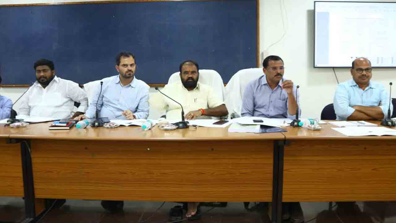 అభివృద్ధి పనులను వేగవంతం చేయాలి