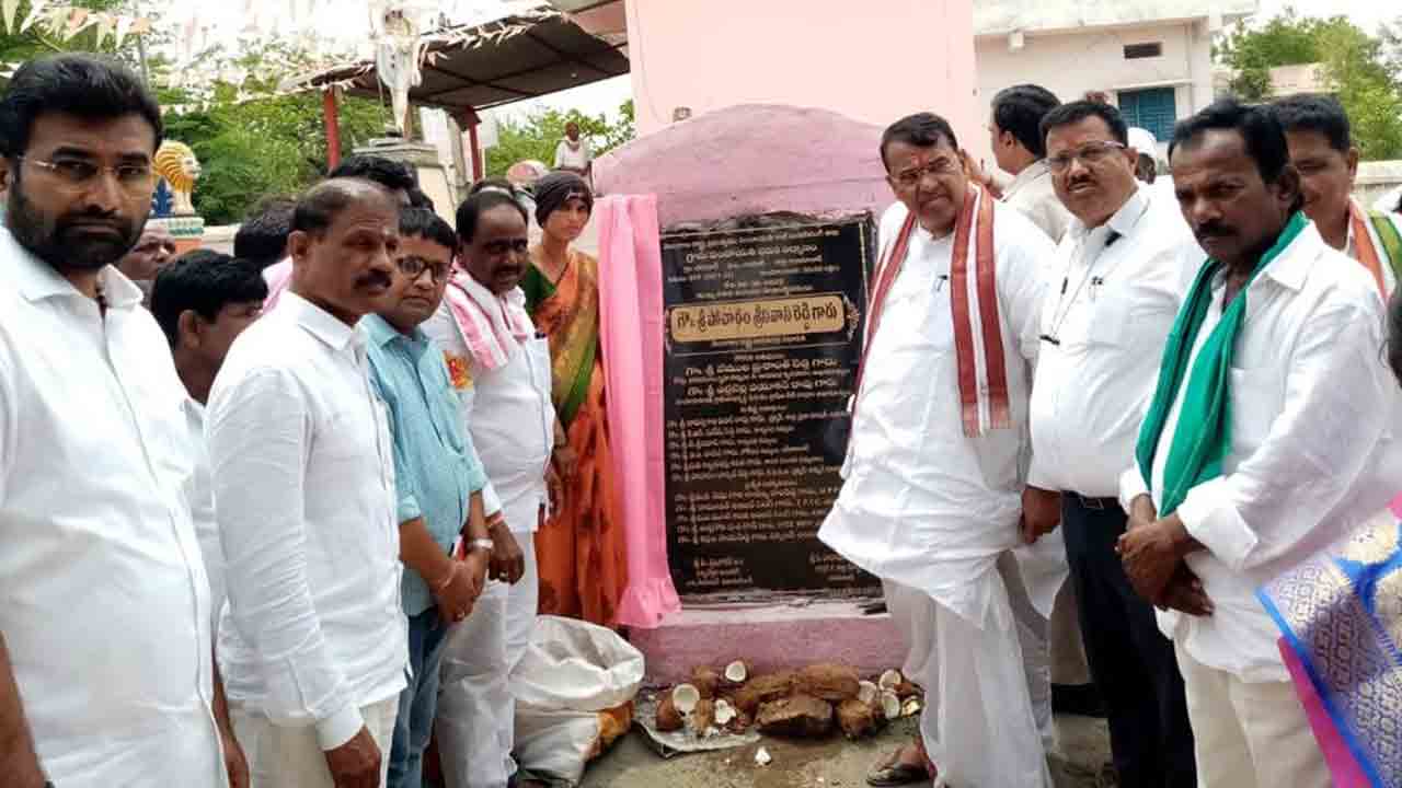 చందూరులో పలు అభివృద్ధి పనులను ప్రారంభించిన స్పీకర్ పోచారం
