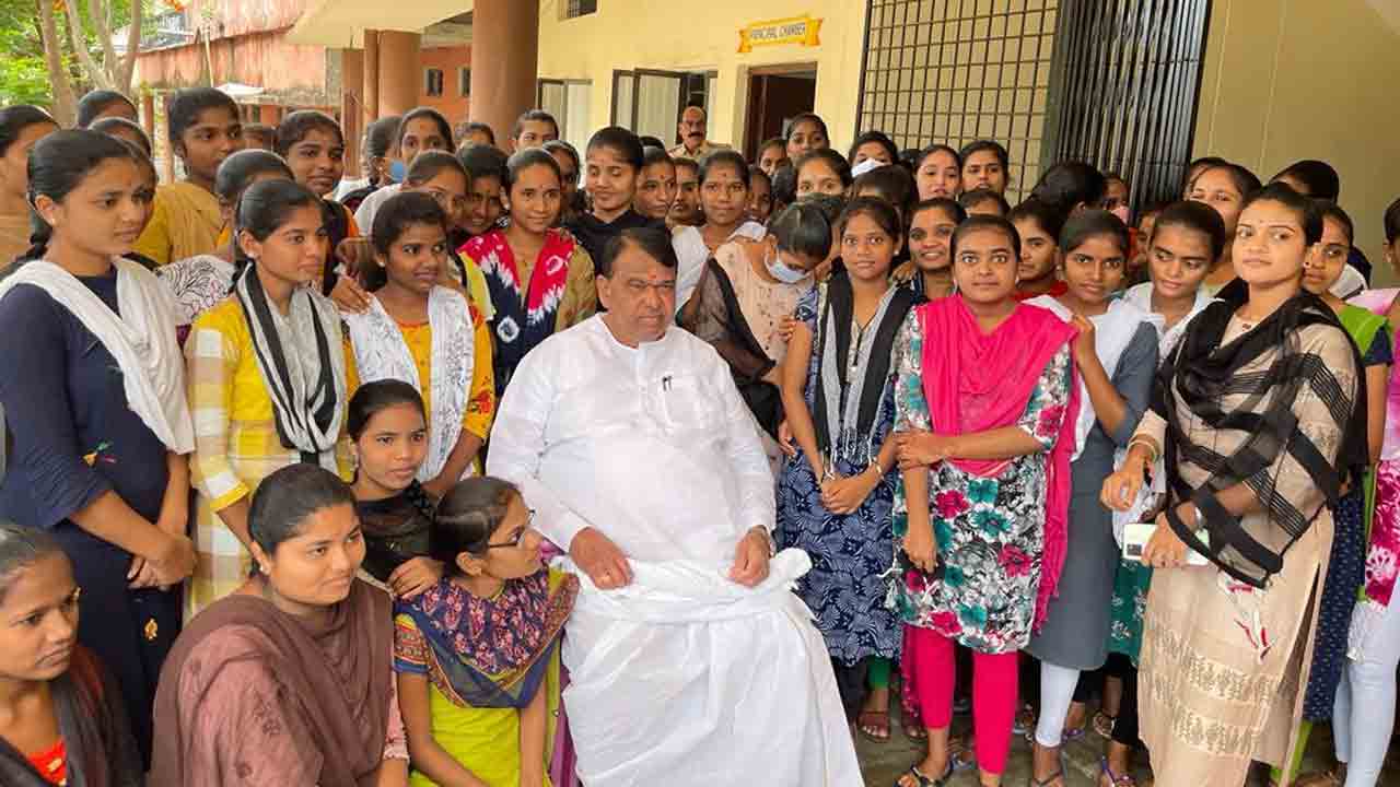 బాన్సువాడ నర్సింగ్ కళాశాలను సందర్శించిన స్పీకర్‌ పోచారం