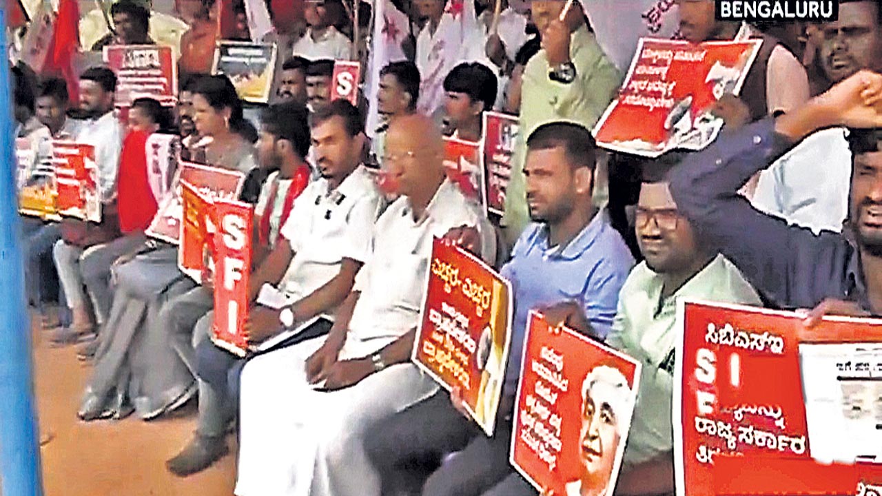 విద్య కాషాయీకరణపై కన్నెర్ర