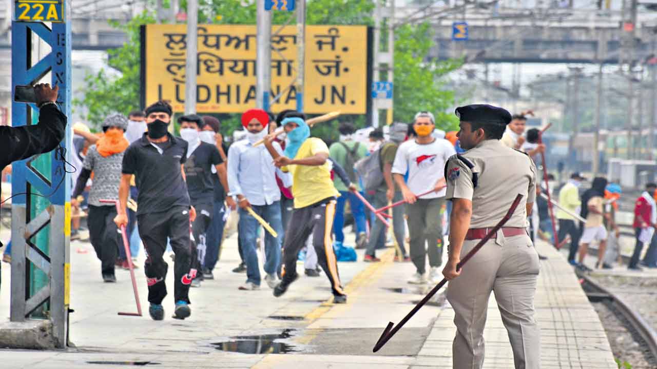 కేంద్రంపై నమ్మకం పోయింది!