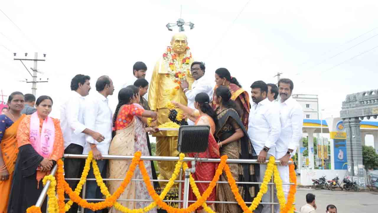 దేశాన్ని అభివృద్ధి పథంలో నడిపిన ఘనత పీవీదే : మంత్రి పువ్వాడ