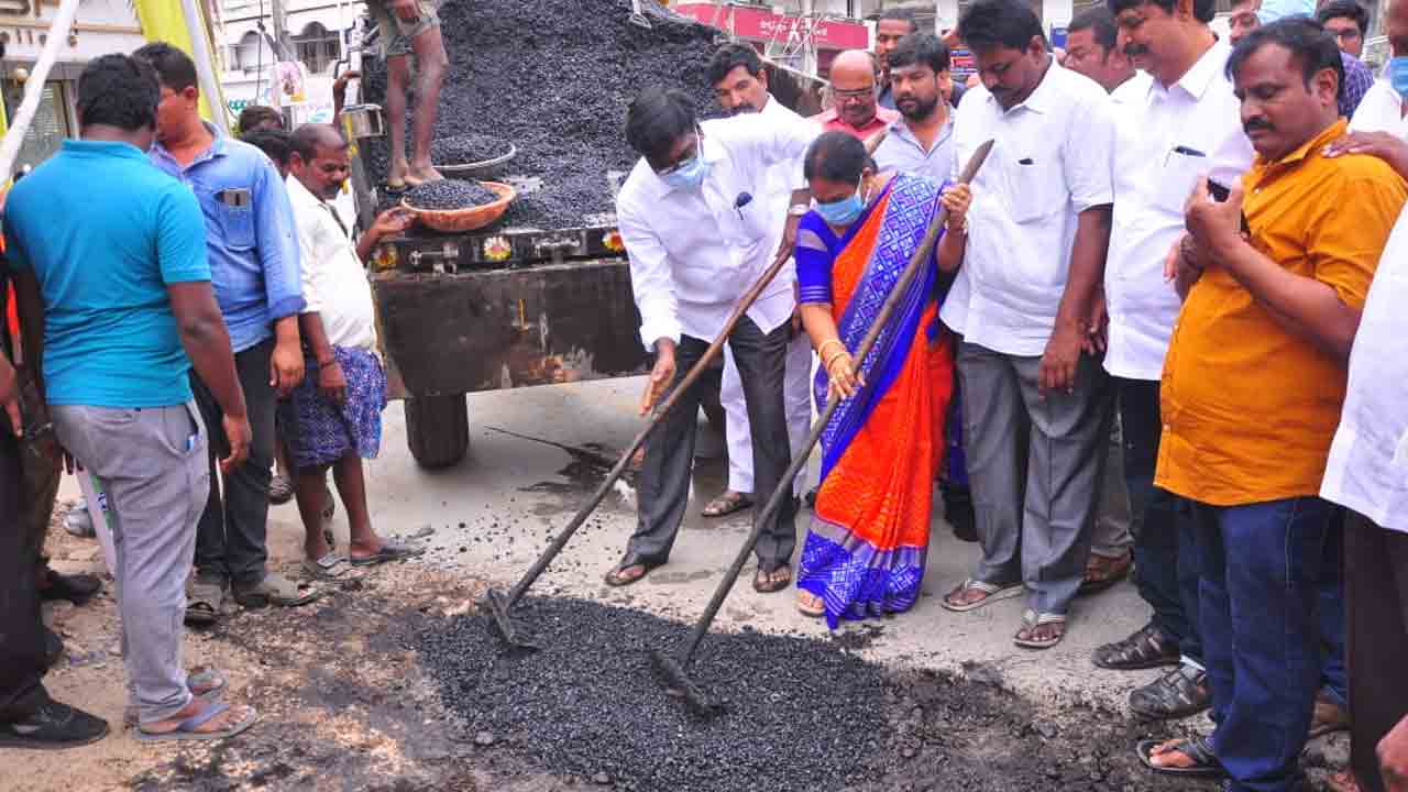 నిర్దేశించిన ఏ ఒక్క పని కూడా వదలొద్దు : పువ్వాడ