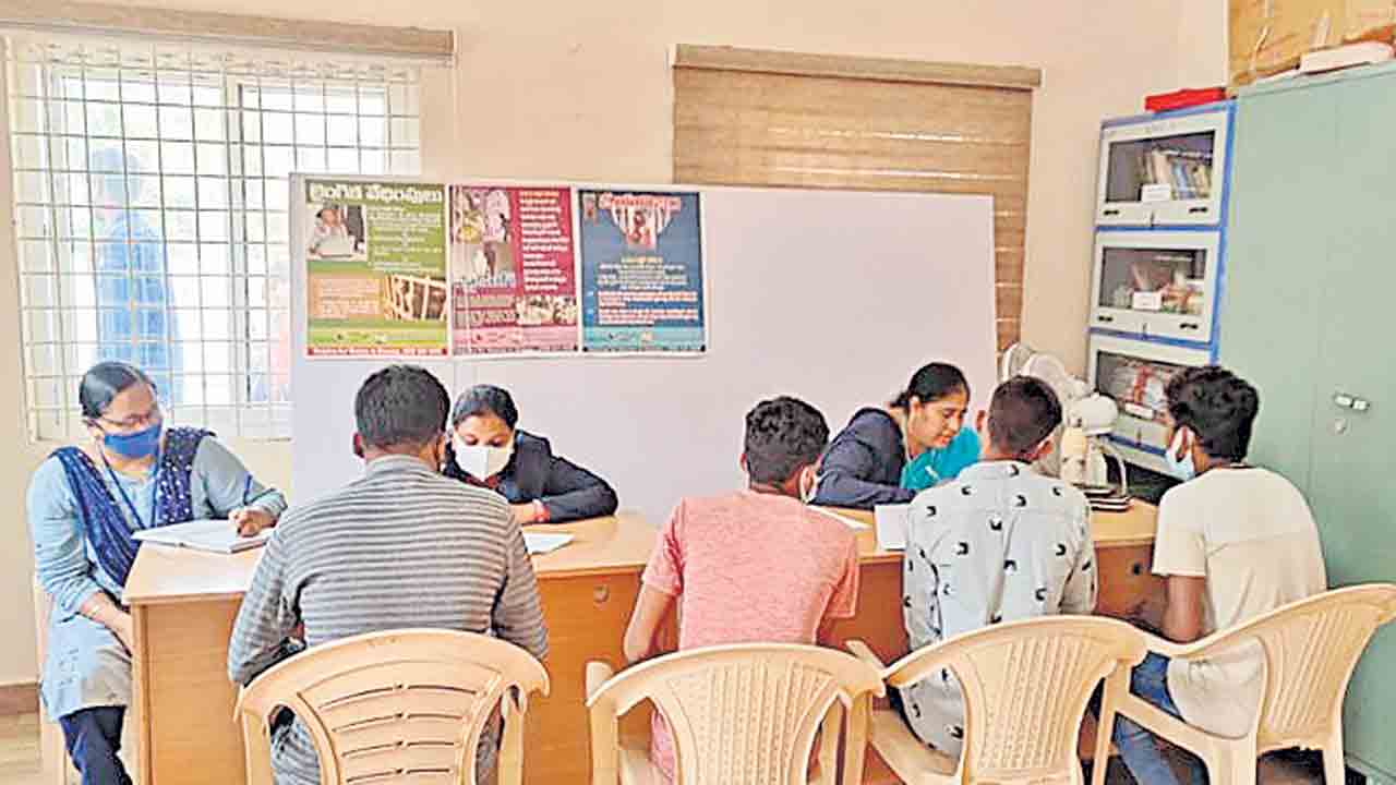 పోకిరీలపై ‘షీటీమ్స్‌’ గురి..