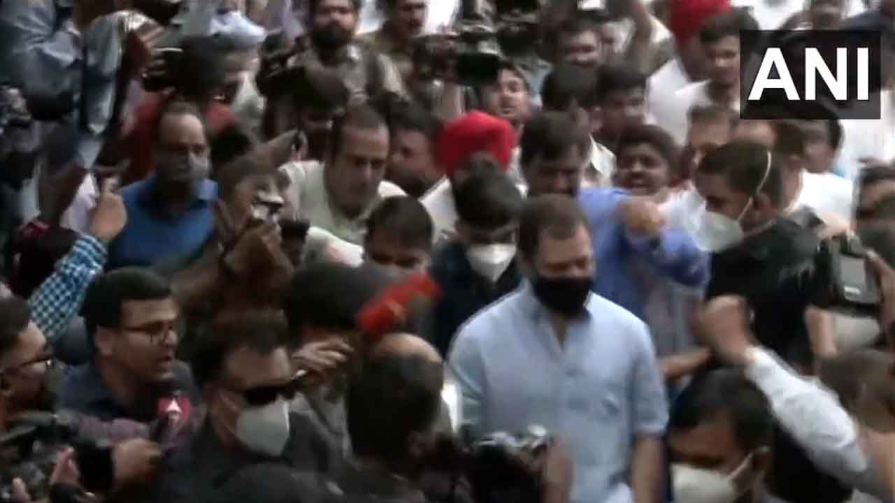 భారీ ర్యాలీతో ఈడీ ఆఫీసుకు వెళ్లిన రాహుల్ గాంధీ..