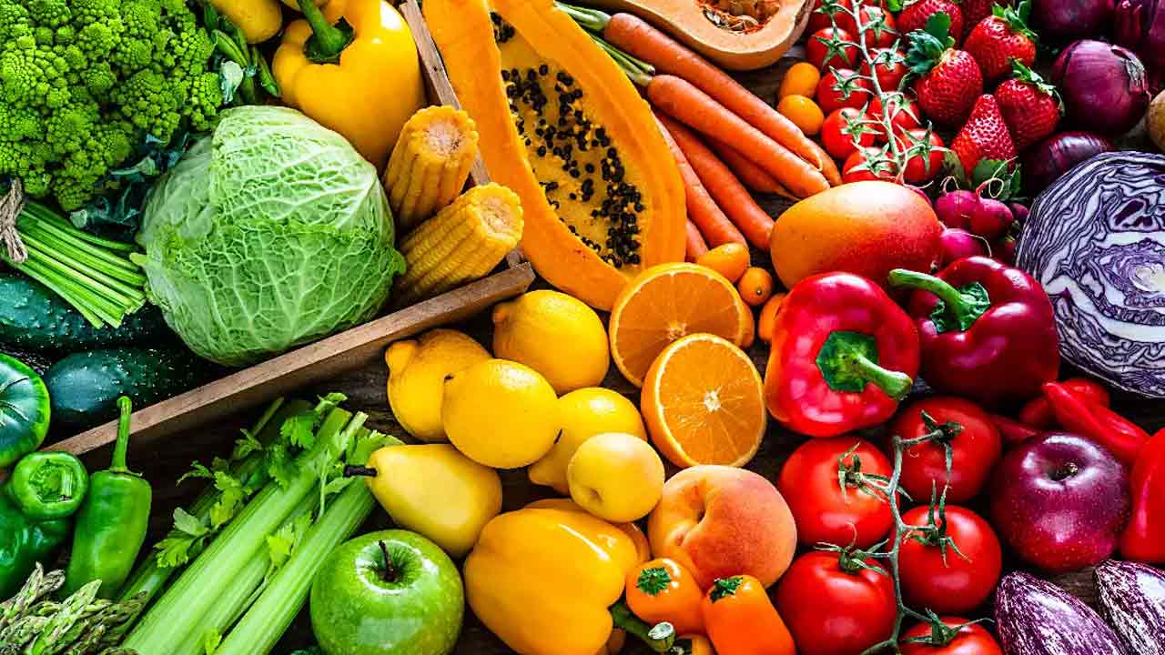 Rainbow Diet: ప్లేట్‌లో ఈ క‌ల‌ర్ పండ్లు, కూర‌గాయ‌లుంటే ఆరోగ్యం మీ వెంటే!!