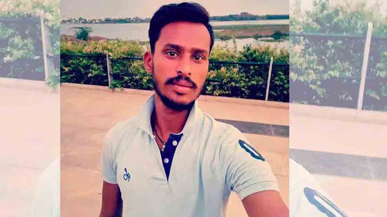 రాకేశ్‌ సోదరుడికి ప్రభుత్వ ఉద్యోగం