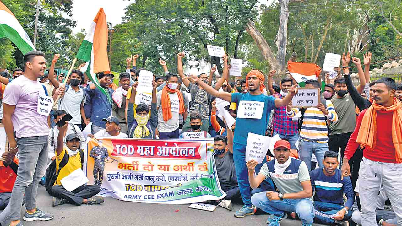 మా కలల్ని తుంచొద్దు!