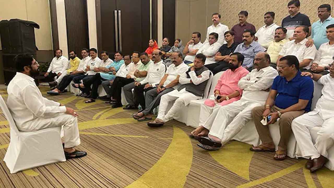 రెబ‌ల్స్ బ‌లప్ర‌ద‌ర్శ‌న‌.. వీడియో రిలీజ్ చేసిన ఏక్‌నాథ్ గ్యాంగ్