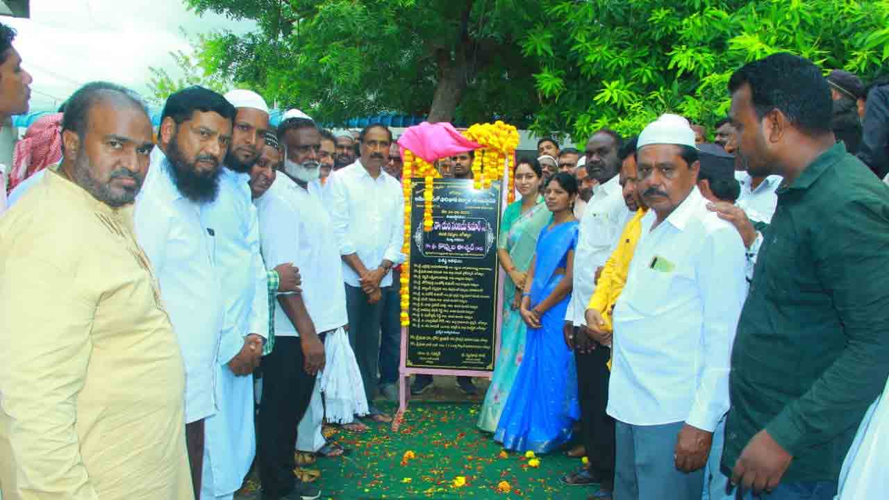 మైనార్టీల అభివృద్ధికి ప్రభుత్వం పెద్దపీట : ఎమ్మెల్యే సంజయ్‌ కుమార్‌