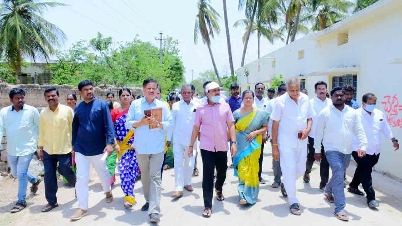 పల్లె ప్రగతిలో ప్రజలందరూ భాగస్వాములు కావాలి : శరత్‌