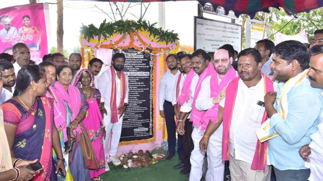 హన్వాడలో పలు అభివృద్ధి పనులను ప్రారంభించిన మంత్రి శ్రీనివాస్ గౌడ్