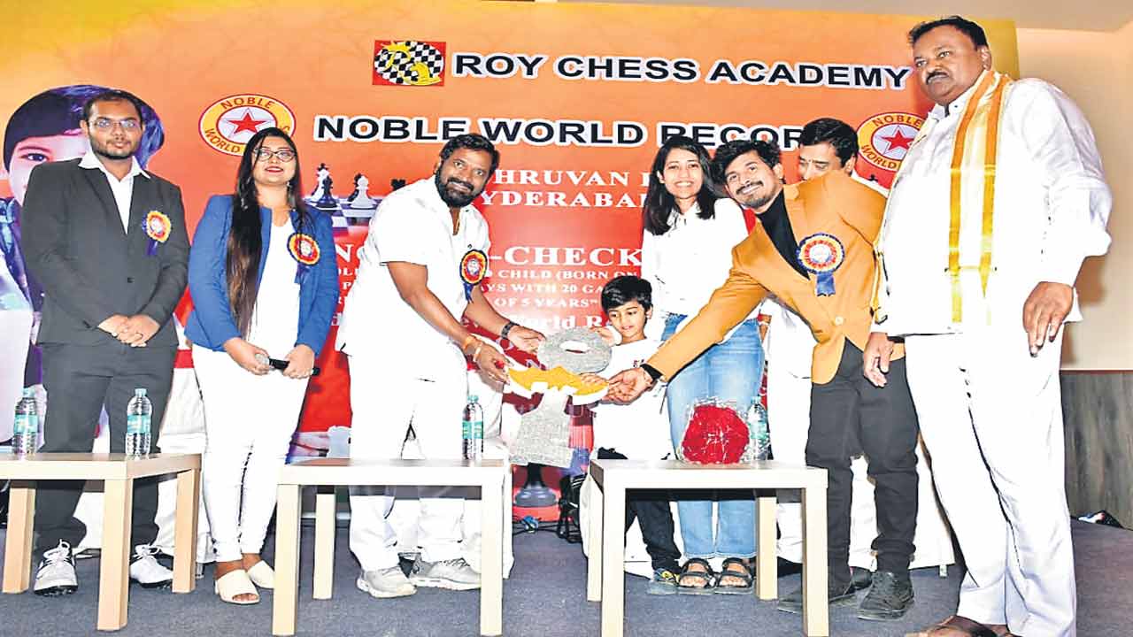 నోబుల్‌ ప్రపంచ బుక్‌లో ధ్రువస్‌