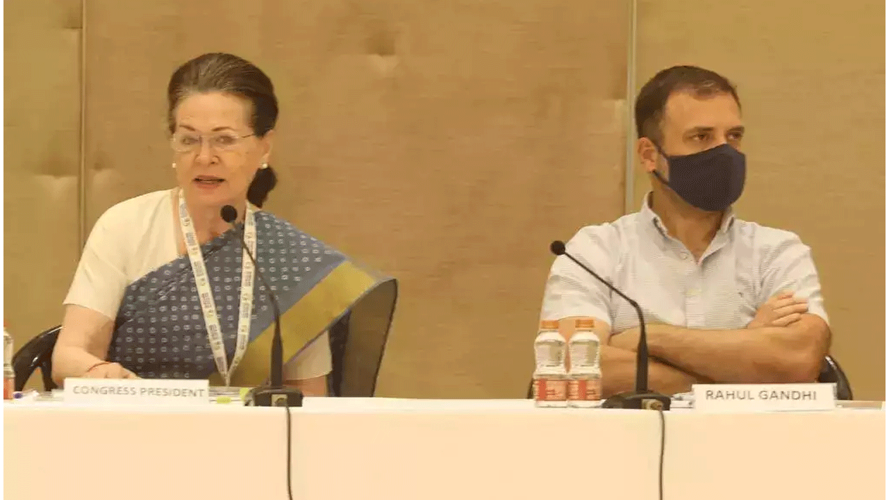 హిట్ల‌ర్ త‌ర‌హాలో ప్ర‌త్య‌ర్ధుల‌ను అంత‌మొందించేందుకు కాషాయ పార్టీ కుట్ర : శివ‌సేన‌