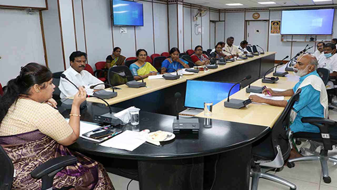 ఎస్‌పీడబ్ల్యూ పాలిటెక్నిక్‌కు ఎన్‌బీఏ గుర్తింపు రావాలి: టీటీడీ జేఈఓ