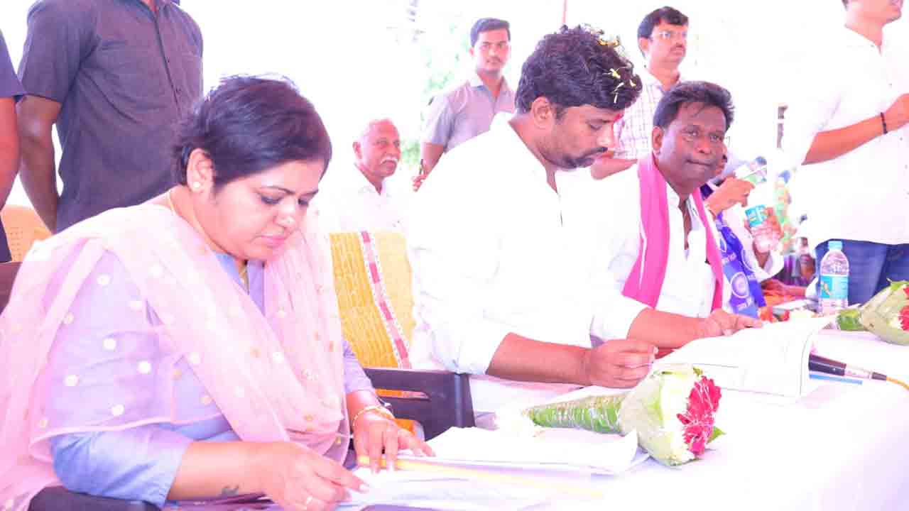 పని చేసే ప్రభుత్వాన్ని ఆదరించండి : ప్రభుత్వ విప్ బాల్క సుమన్‌