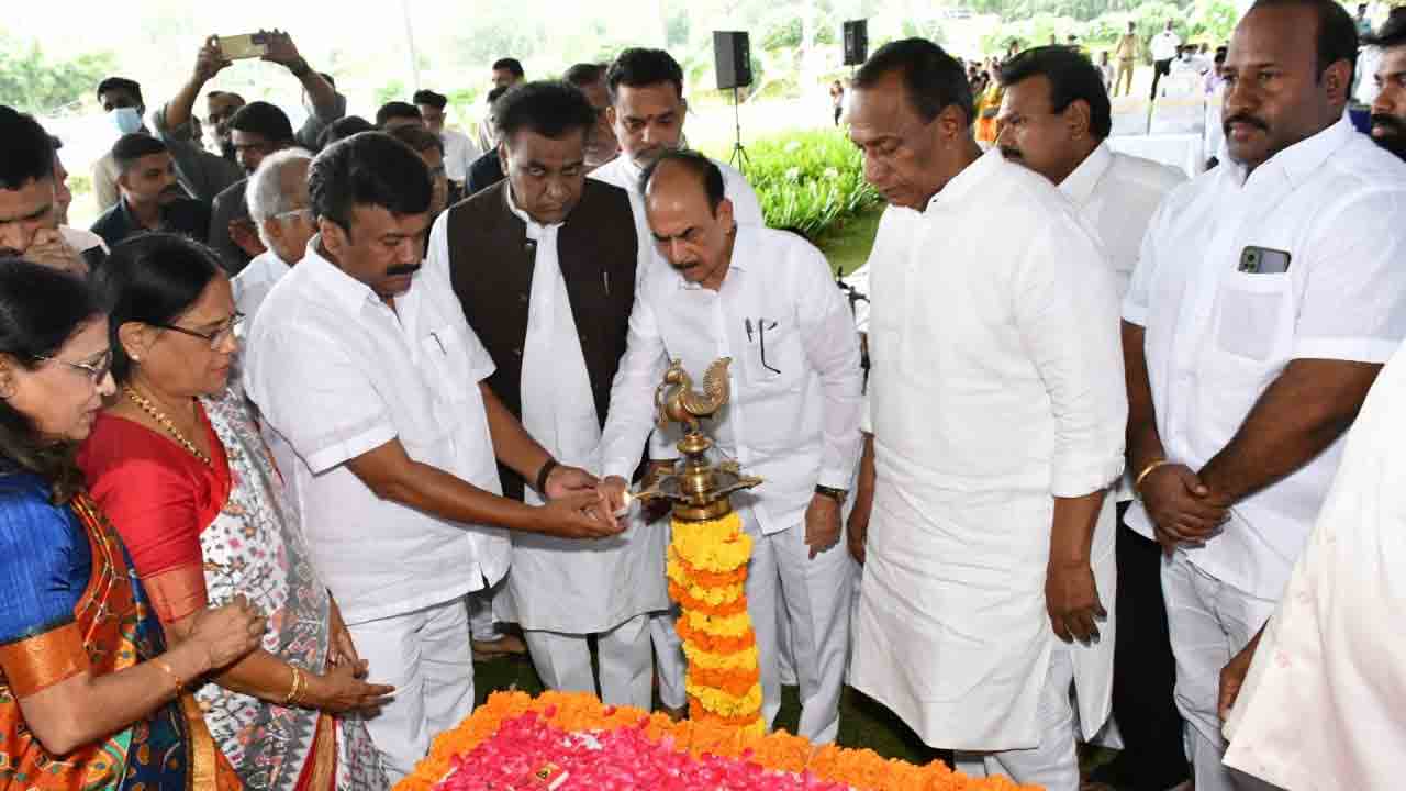 పీవీకి భారతరత్న ఇవ్వాలి : మంత్రి తలసాని