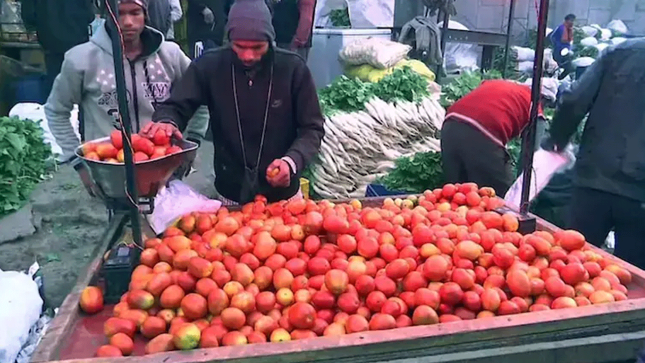 మంటెక్కిన ట‌మాట‌ : రూ .100కి ఎగ‌బాకిన కాయ‌గూర‌!