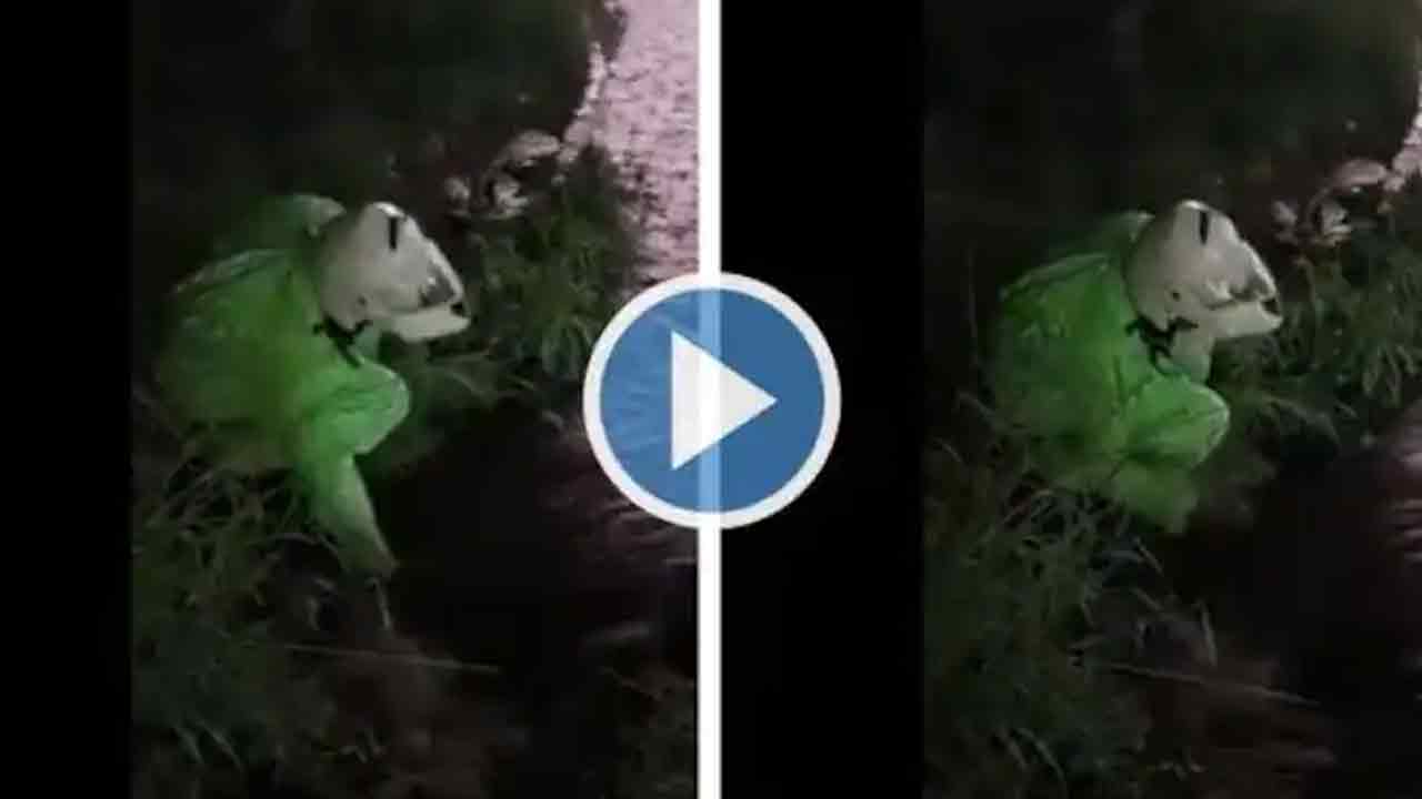 Viral video: శ‌భాష్ పోలీస్‌.. ట్రాఫిక్‌కు అంత‌రాయం కల‌గ‌కుండా చేతుల‌తో డ్రైనేజీ సాఫ్‌..!!