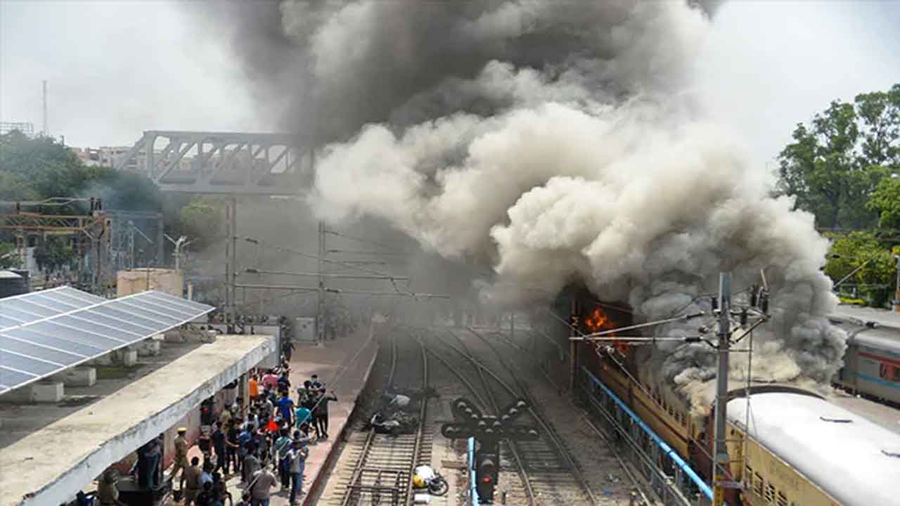 అగ్నిపథ్ ఆందోళనలు.. యూపీలో 260 మంది అరెస్టు