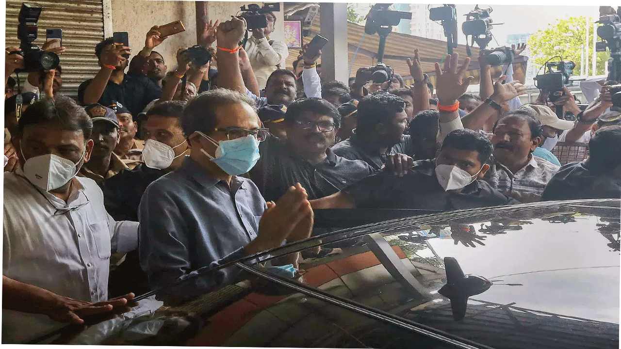 మ‌హా సంక్షోభం | దేవేంద్ర ఫ‌డ్న‌వీస్‌తో ఉద్ధ‌వ్ ఠాక్రే భేటీ అవాస్త‌వం : శివ‌సేన‌