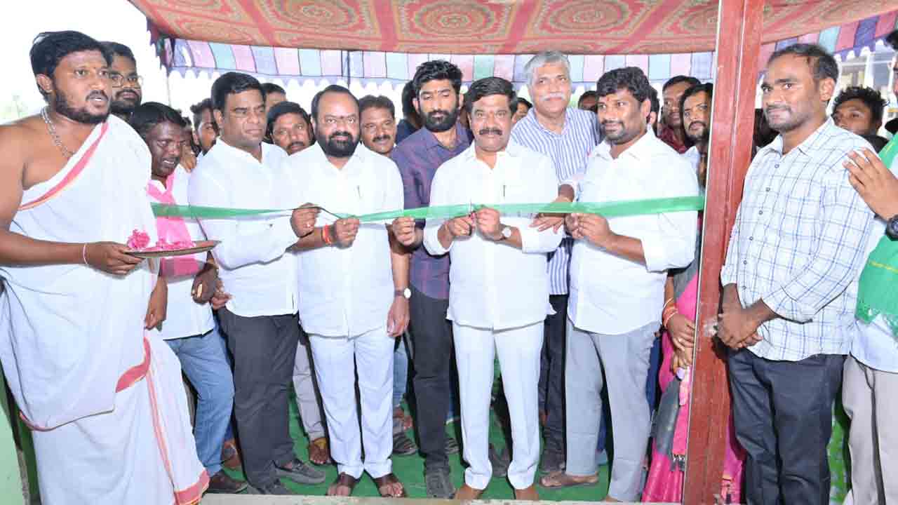 ఉద్యమ స్ఫూర్తితో చెన్నూరును అభివృద్ధి చేస్తున్న ఎమ్మెల్యే సుమన్ : మంత్రి వేముల