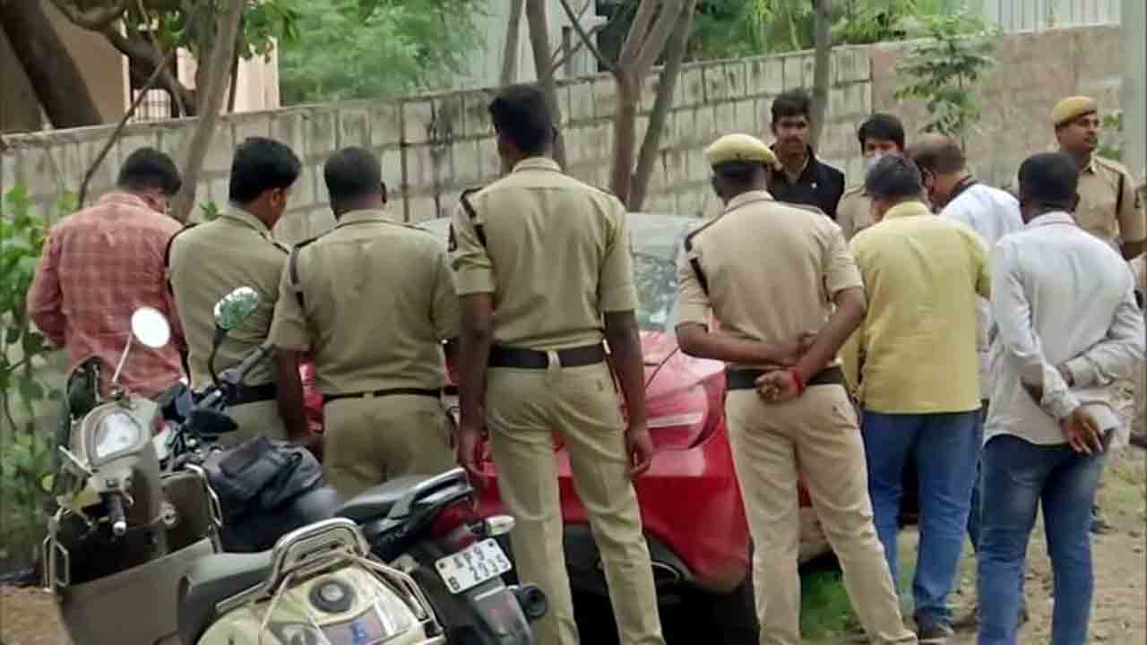 ఆ మైనర్లను మేజర్లుగా గుర్తించండి