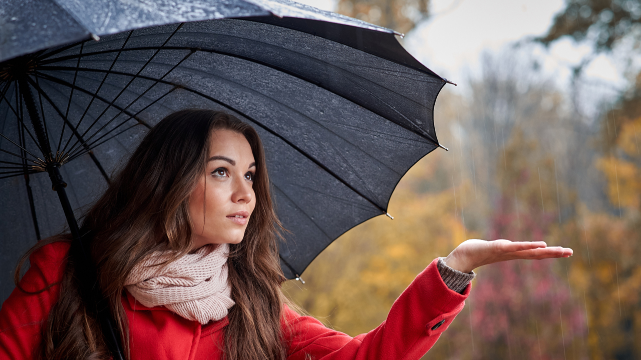 వ‌ర్షాకాలంలో ఎలాంటి బ‌ట్ట‌లు వేసుకోవాలి? బ‌య‌ట‌కు వెళ్తే ఏ జాగ్ర‌త్త‌లు తీసుకోవాలి?