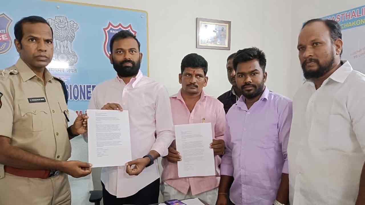 సీఎం కేసీఆర్‌ను కించ‌ప‌రిచిన‌వారిపై క‌ఠిన చ‌ర్య‌లు తీసుకోవాలి:  టీఆర్ఎస్ సోష‌ల్‌మీడియా క‌న్వీన‌ర్ స‌తీశ్‌రెడ్డి