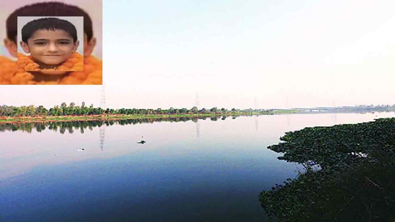 ఎనిమిదేళ్ల బాలుడు య‌మునా న‌దిని 18 నిమిషాల్లో ఈదాడు!!