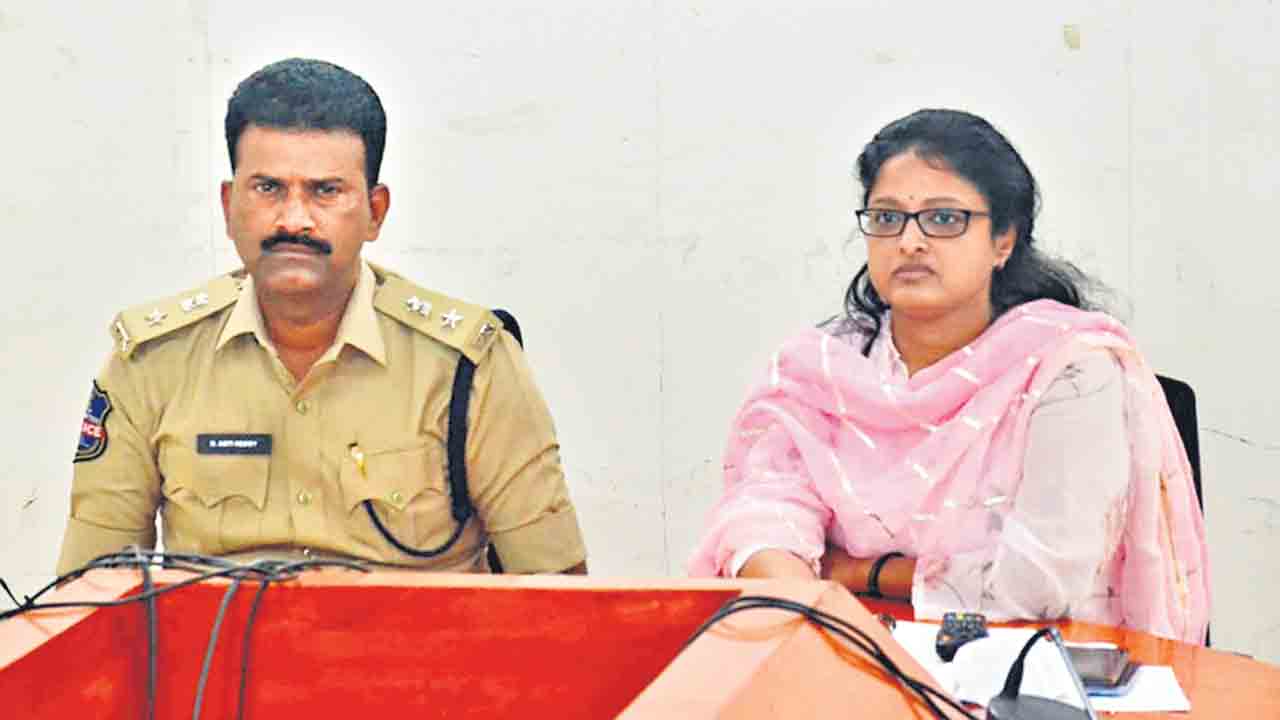 అధికారులు అప్రమత్తంగా ఉండాలి