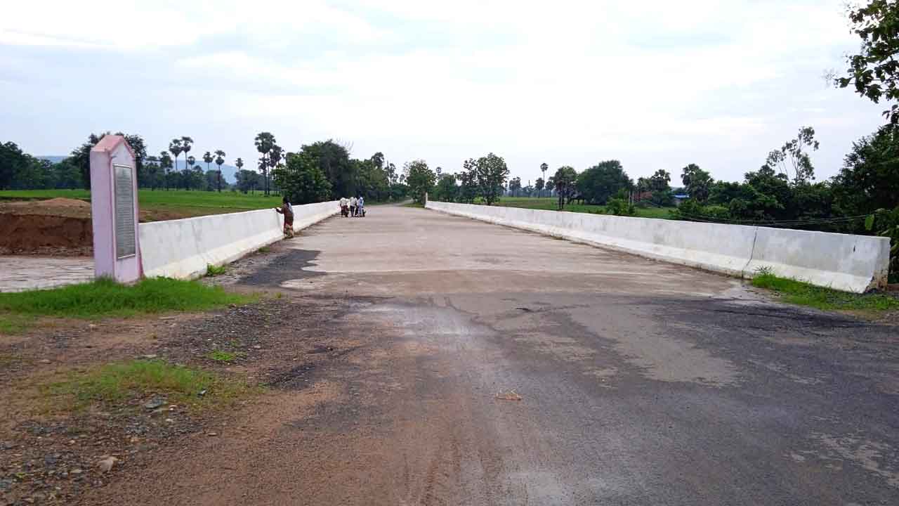 ఏజెన్సీకి వారధులు