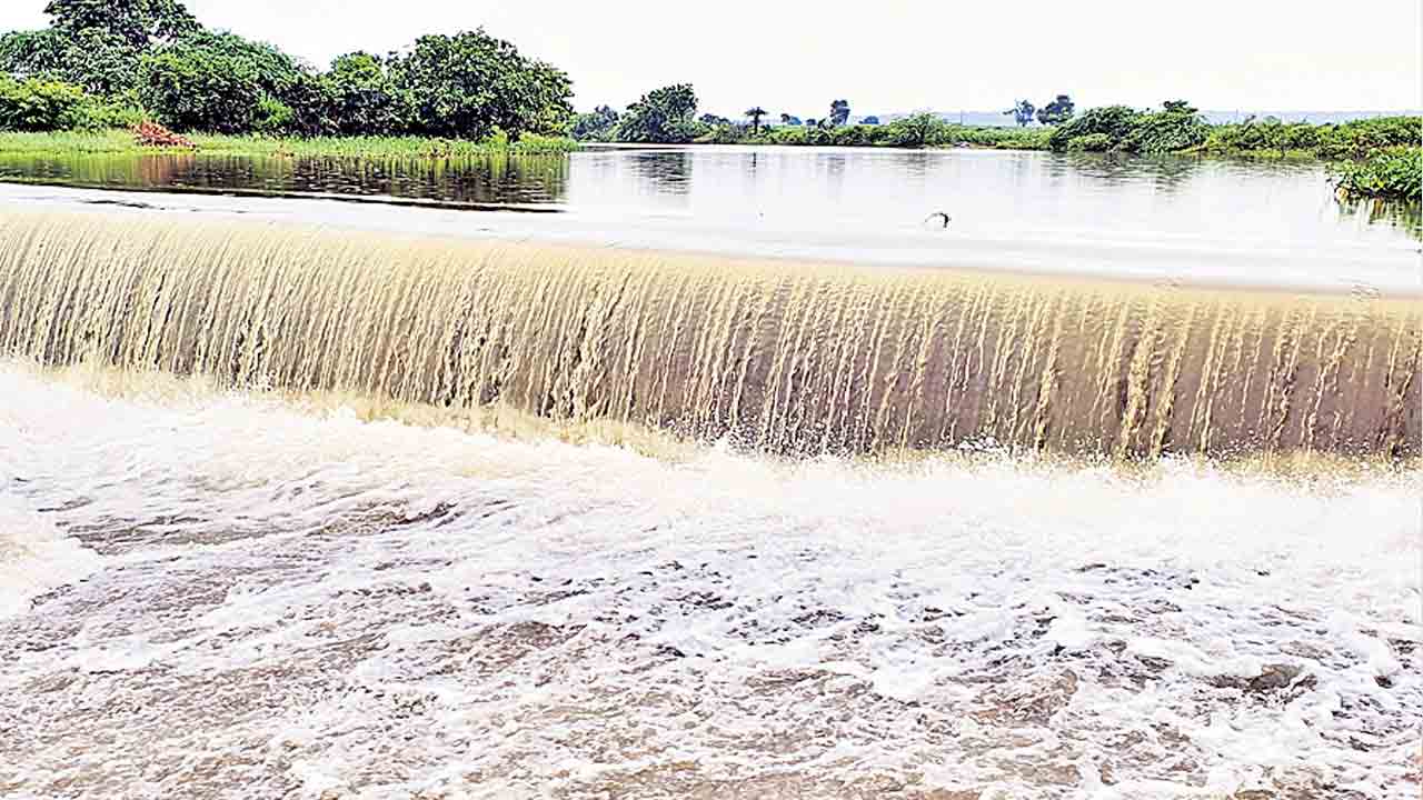 నిండుకుండలా చెరువులు, ప్రాజెక్టులు