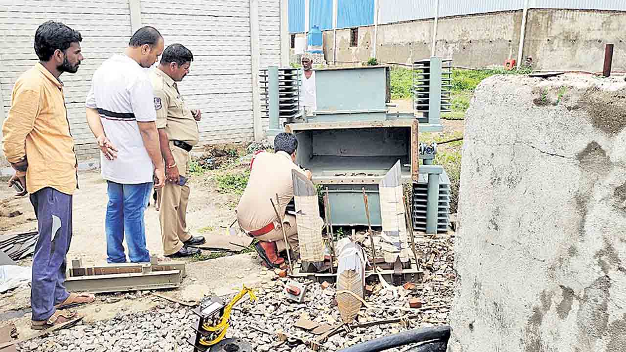 సాయిబాబా కాటన్మిల్లో భారీ చోరీ