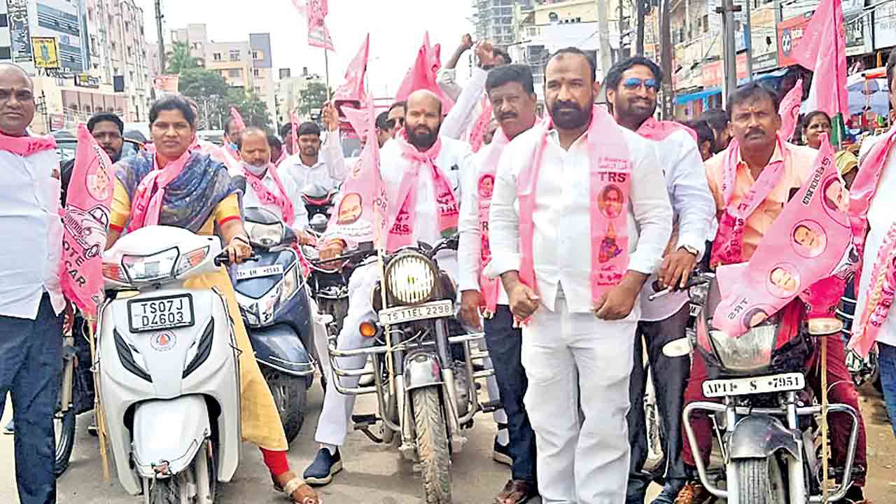 సిన్హా స్వాగతానికి తరలిన శ్రేణులు