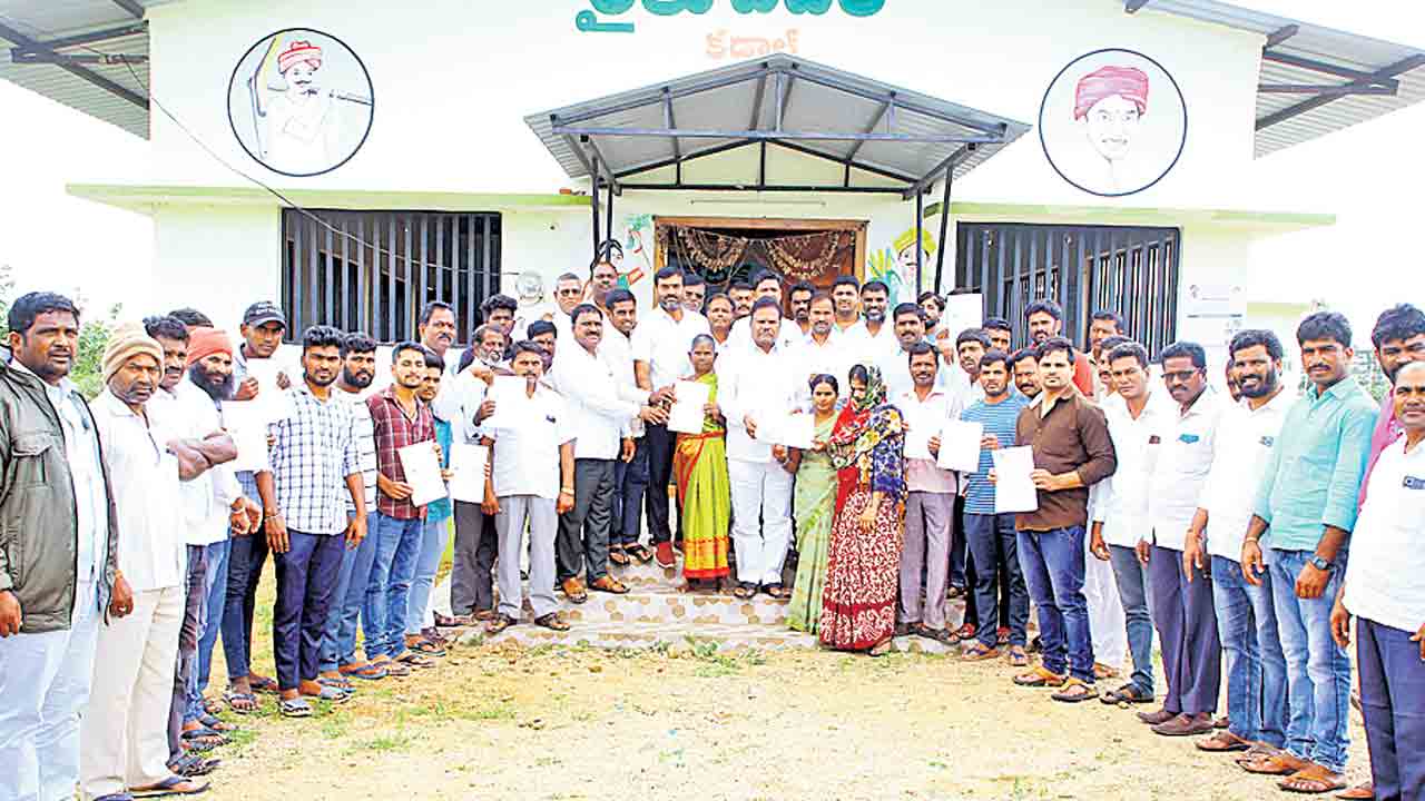 ప్రతి ఇంటికీ సంక్షేమ పథకాలు