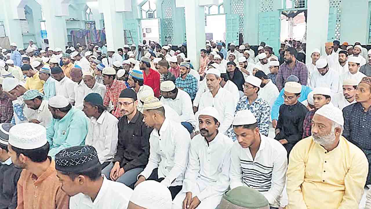 భక్తిశ్రద్ధలతో బక్రీద్