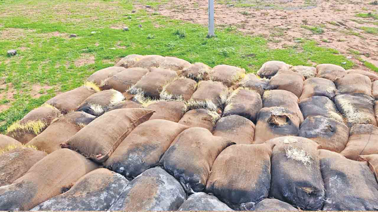 రంగారెడ్డి జిల్లాలో రూ.5.76 కోట్ల నష్టం