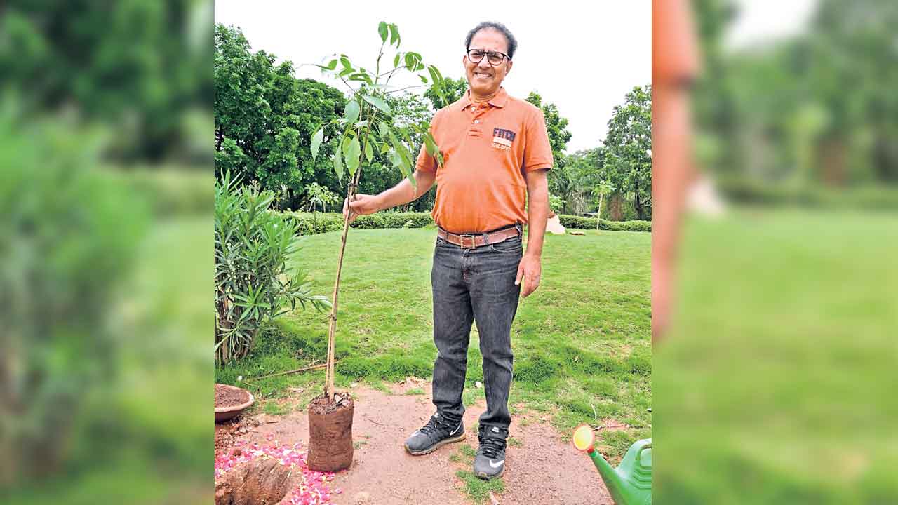 ‘గ్రీన్‌ ఇండియా చాలెంజ్‌’లో పాల్గొన్న వందేమాతరం శ్రీనివాస్‌