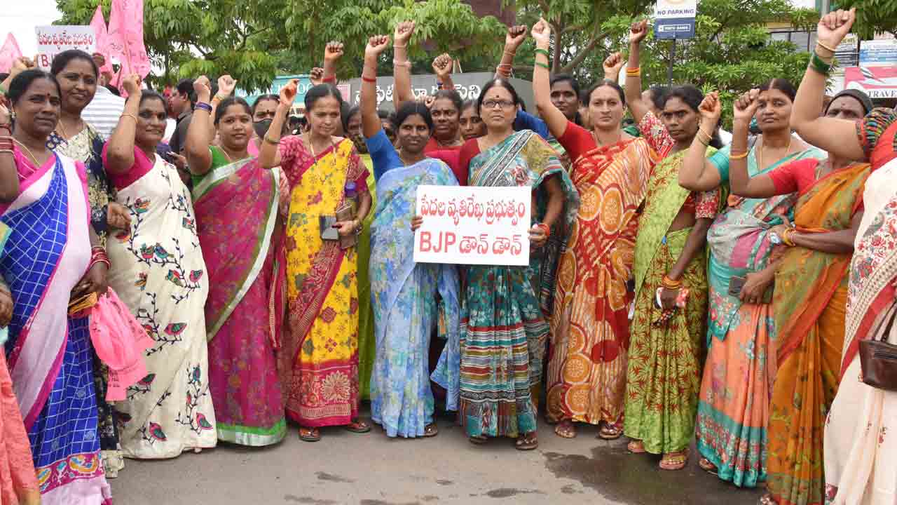 గ్యాస్‌ ధర పెంపుపై భగ్గుమన్న టీఆర్‌ఎస్‌