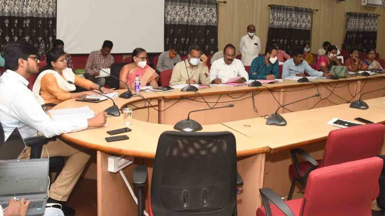 ‘దళితబంధు’పై ప్రత్యేక దృష్టి