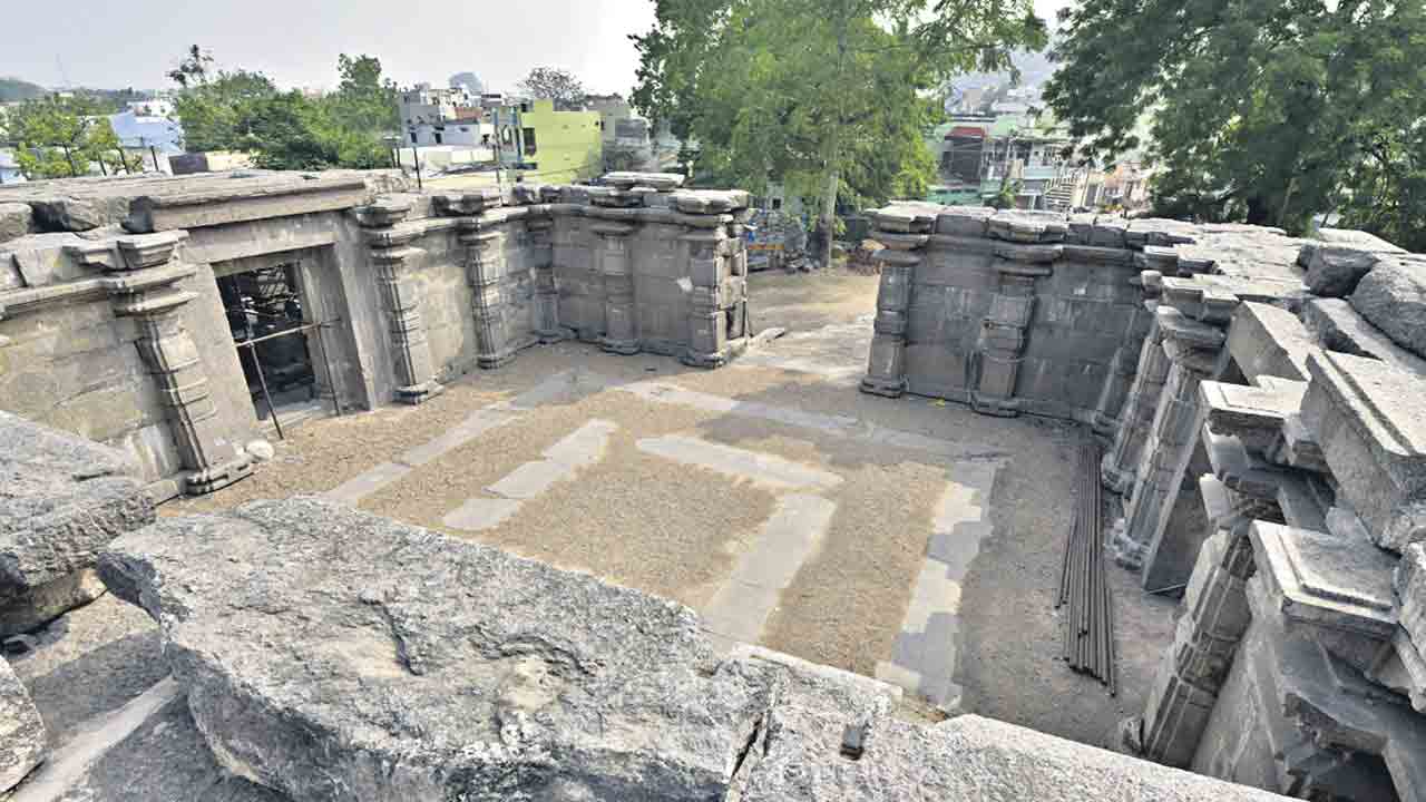 వెయ్యి స్తంభాలు నిలిపేదెన్నడు?