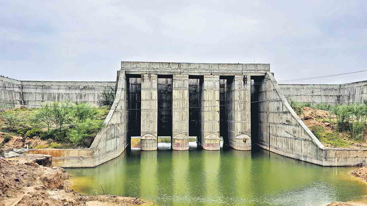 నీళ్ల దోపిడీకి ఏపీ సర్కారు కుట్ర!