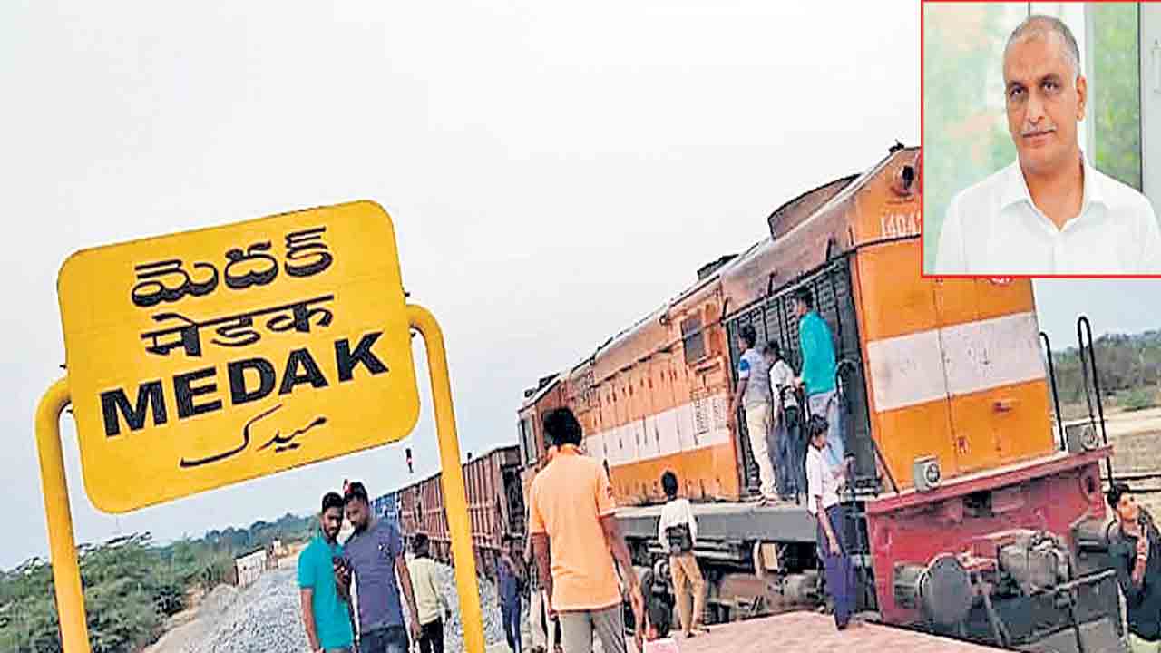 మెదక్‌ రైల్వేస్టేషన్‌లో రేక్‌ పాయింట్‌