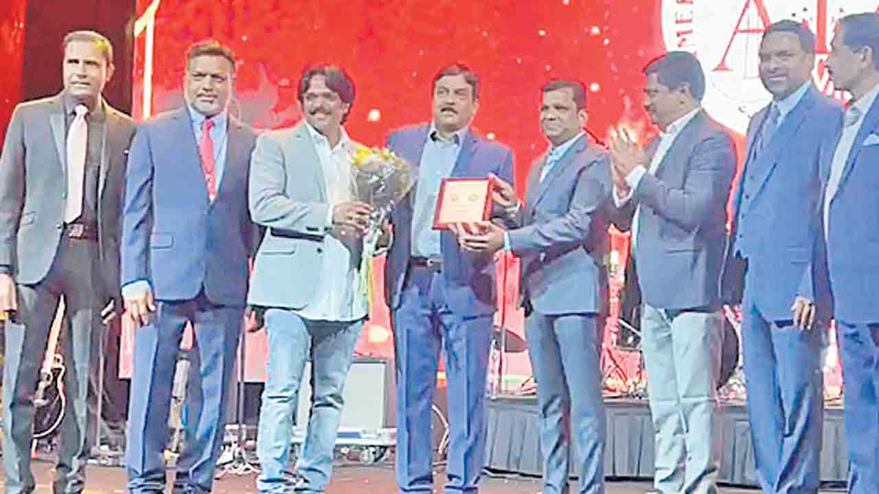 స్టాన్లీ మహిళా ఇంజినీరింగ్‌ కళాశాల చైర్మన్‌కు సత్కారం