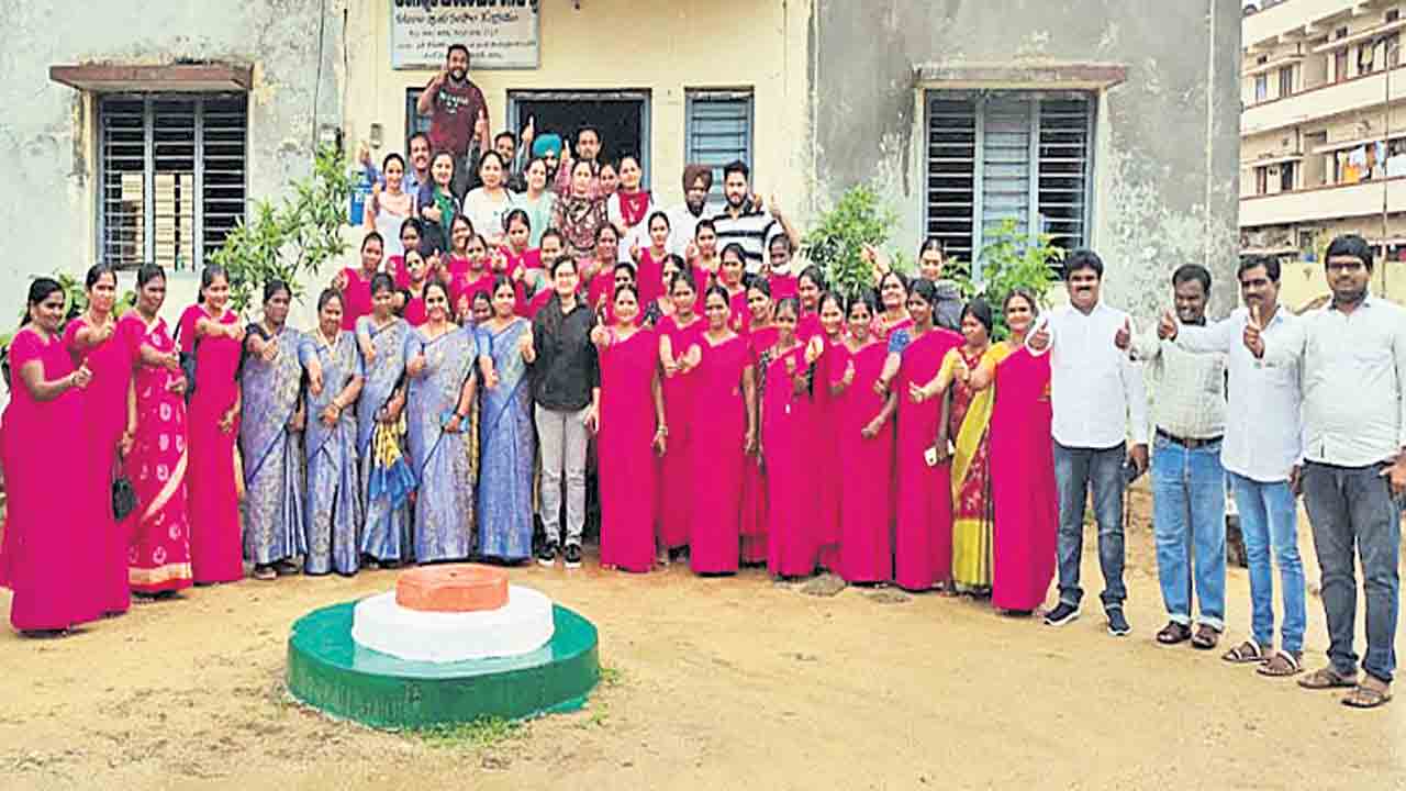 మహిళా సంఘాల పనితీరు భేష్‌