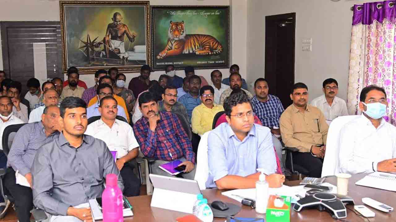 భూసమస్యలు లేని జిల్లాగా తీర్చిదిద్దాలి